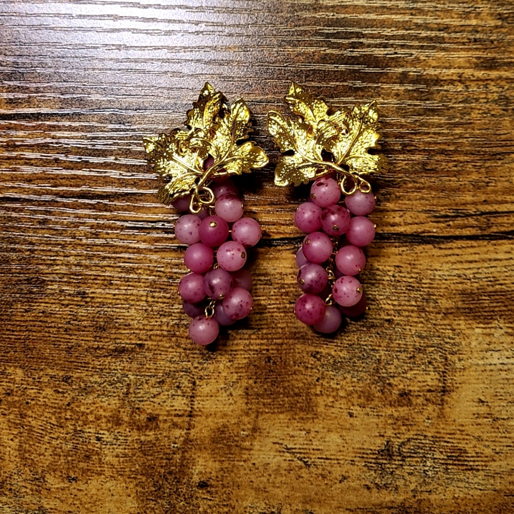 Vivid Grapes ear clip